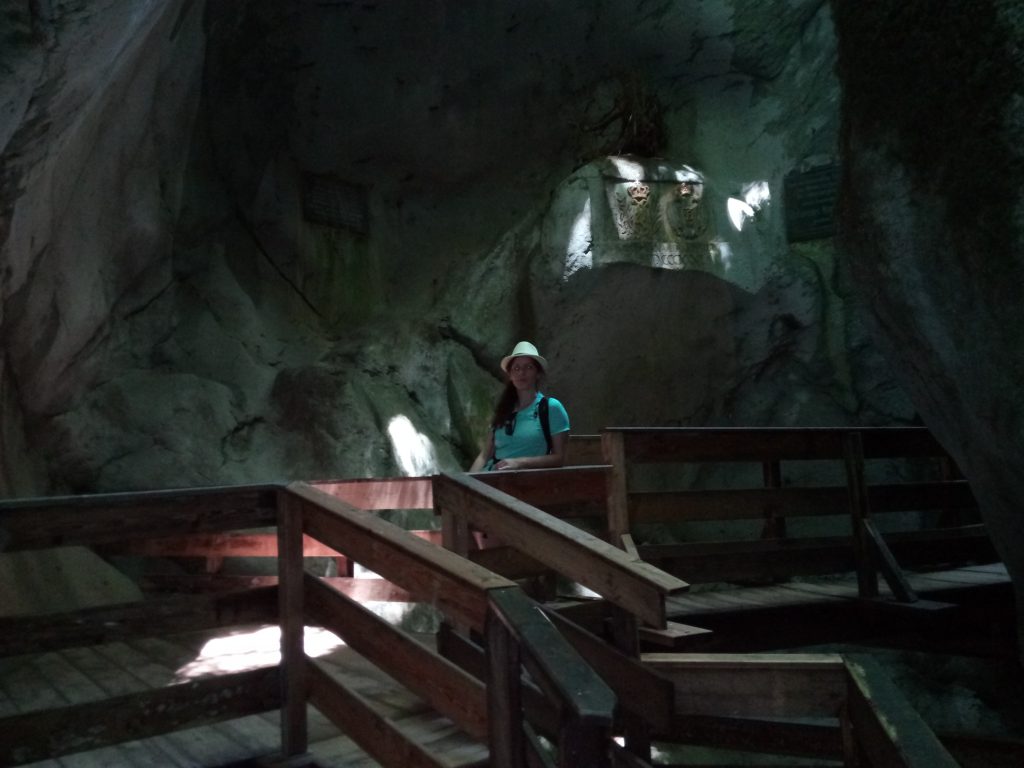 Inside the cave of the Klamm