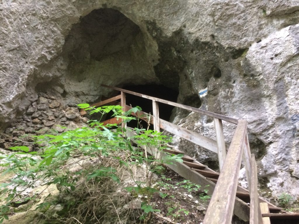 Trail into the Türkenloch (cave)