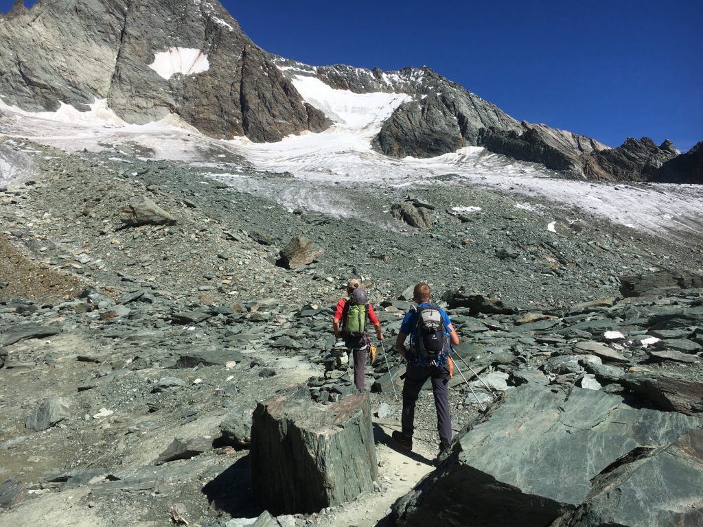 On the trail towards the Glacier