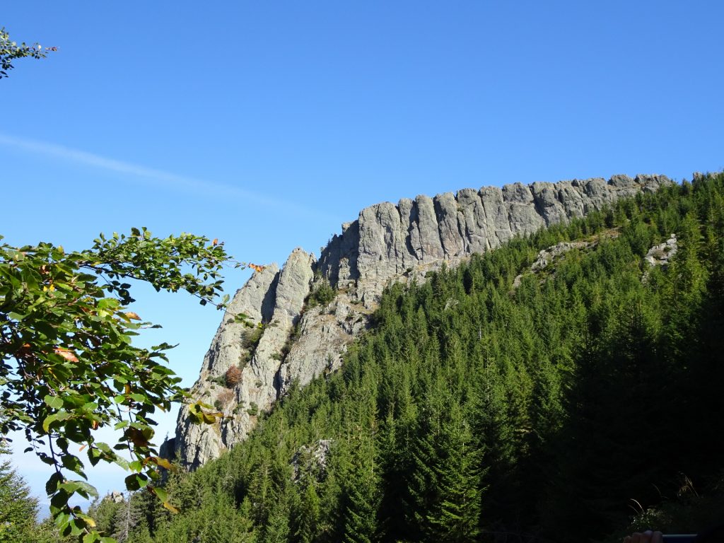 Side view of Creasta Cocosului (climbing routes)