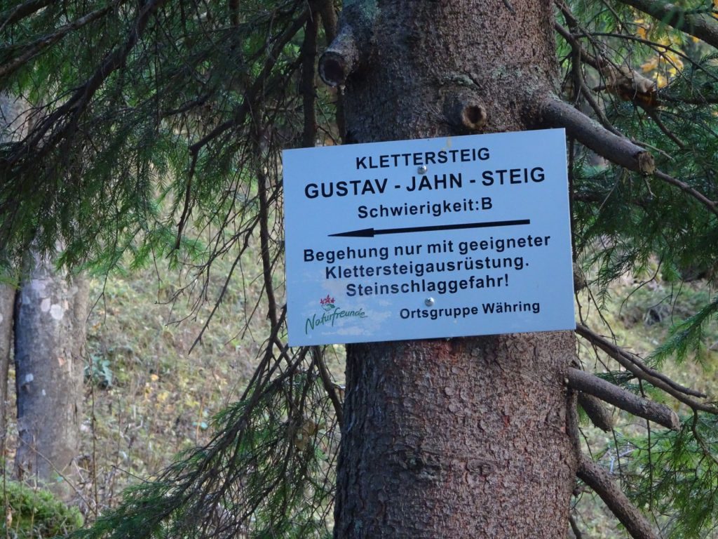 Turn left into the Gustav-Jahn-Steig