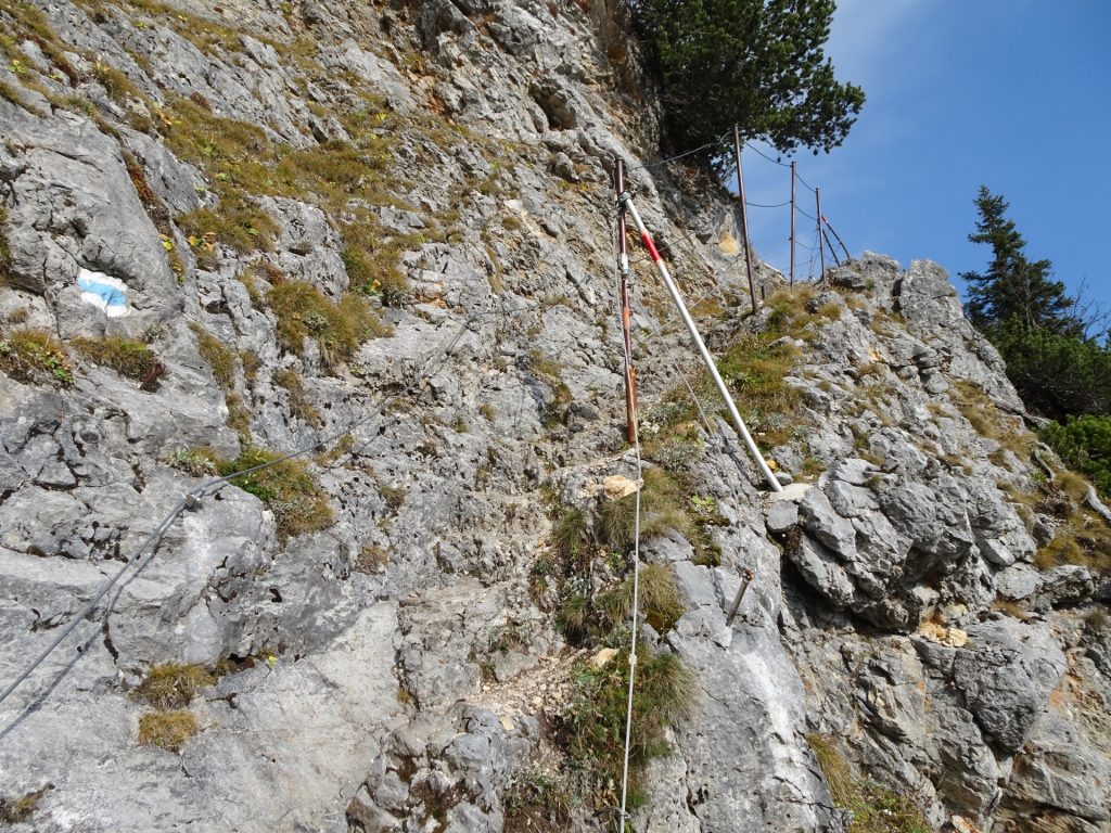 The last few meters are very steep but protected by cables