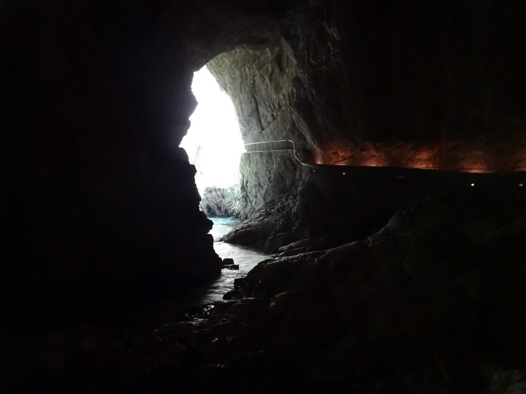 Path through the cave (Tour #2)