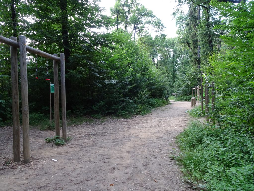 Outdoor fitness center