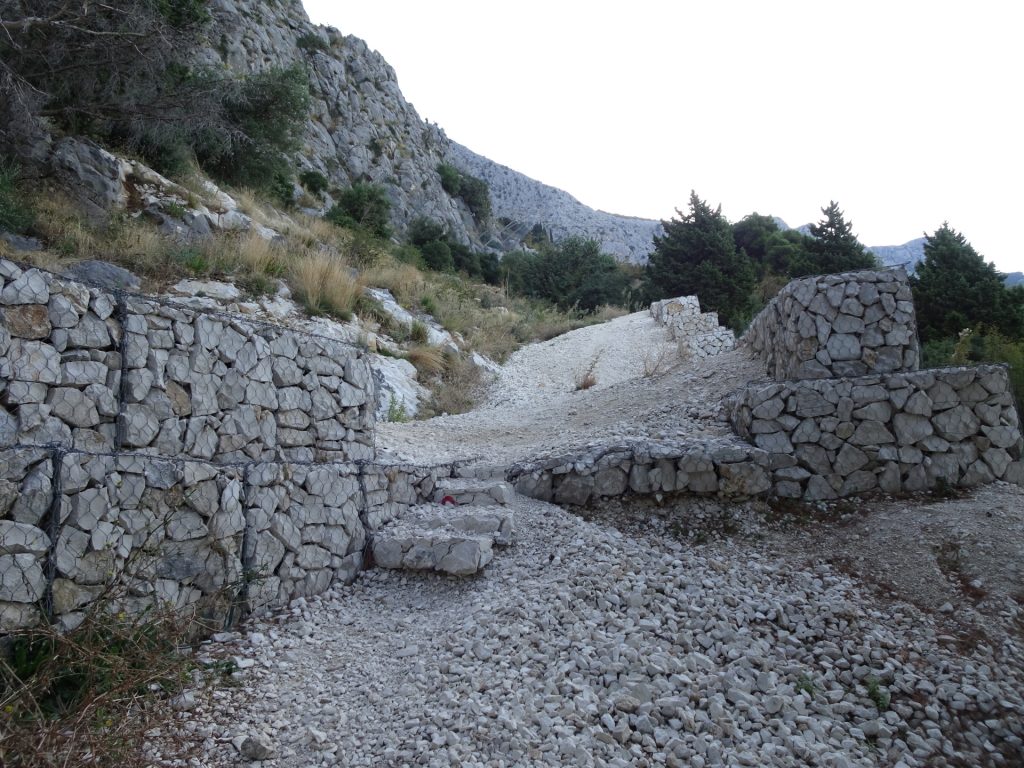 Trail towards the fortress