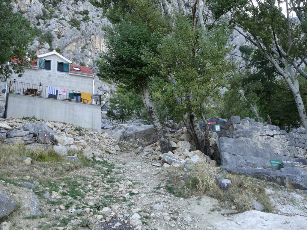 At Cecuci follow the trail on the right hand-side of the building