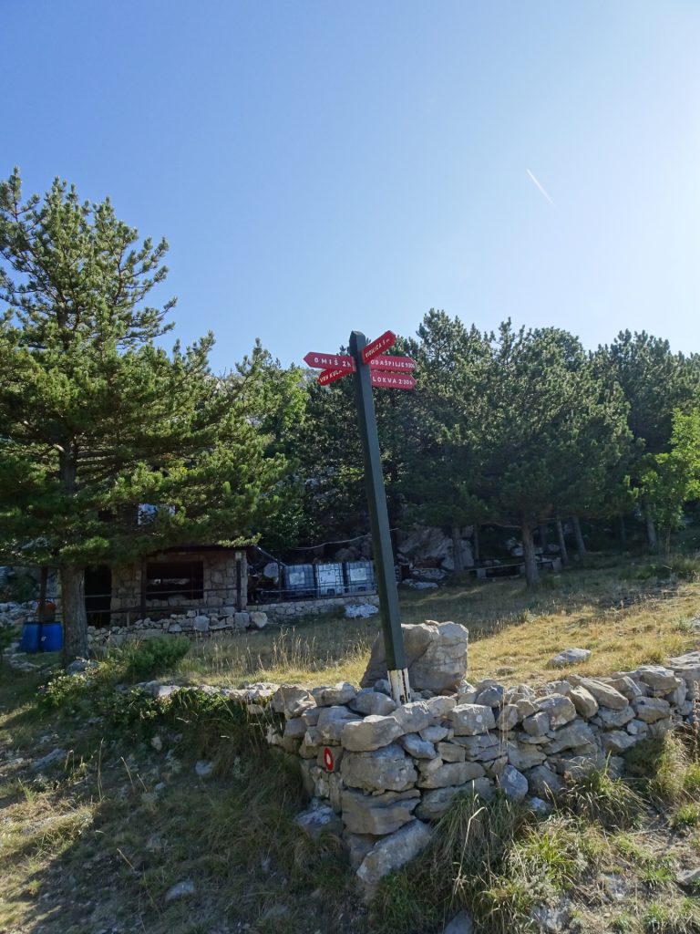 Keep straight towards Kula at the signpost