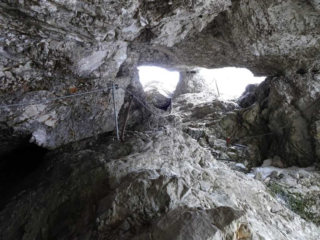 The most famous part of Stopselzieher: via ferrata goes through a small cave