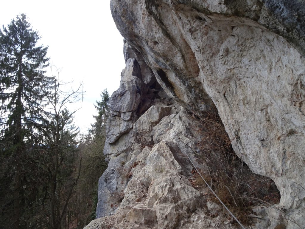 View towards the small cave of Währingersteig