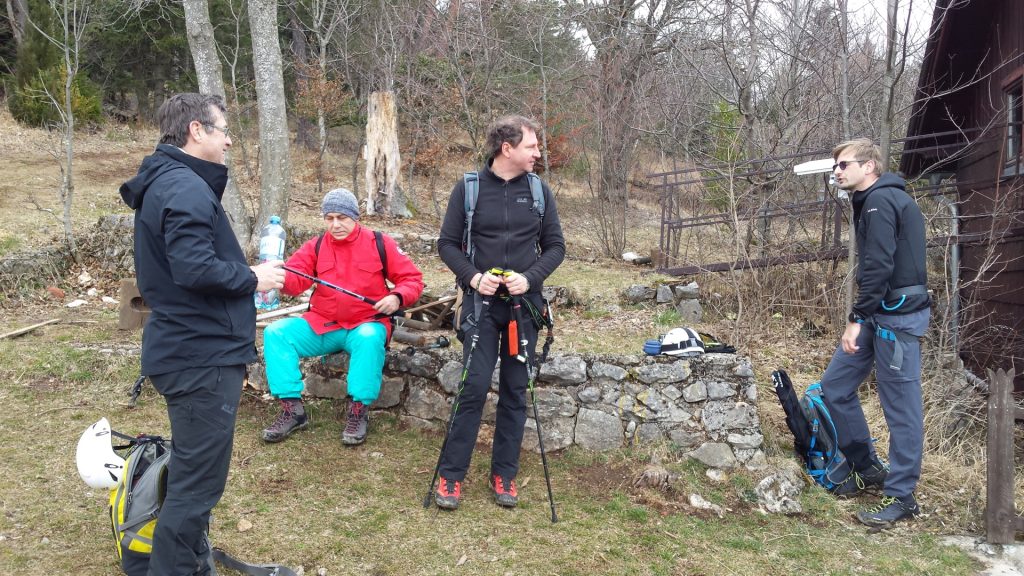 Robert, Nader, Hannes and Stefan are thinking about an alternative location for "Gipfelbier"