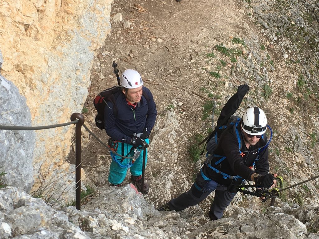 Stefan explains Nader the mechanism of the via ferrata harness