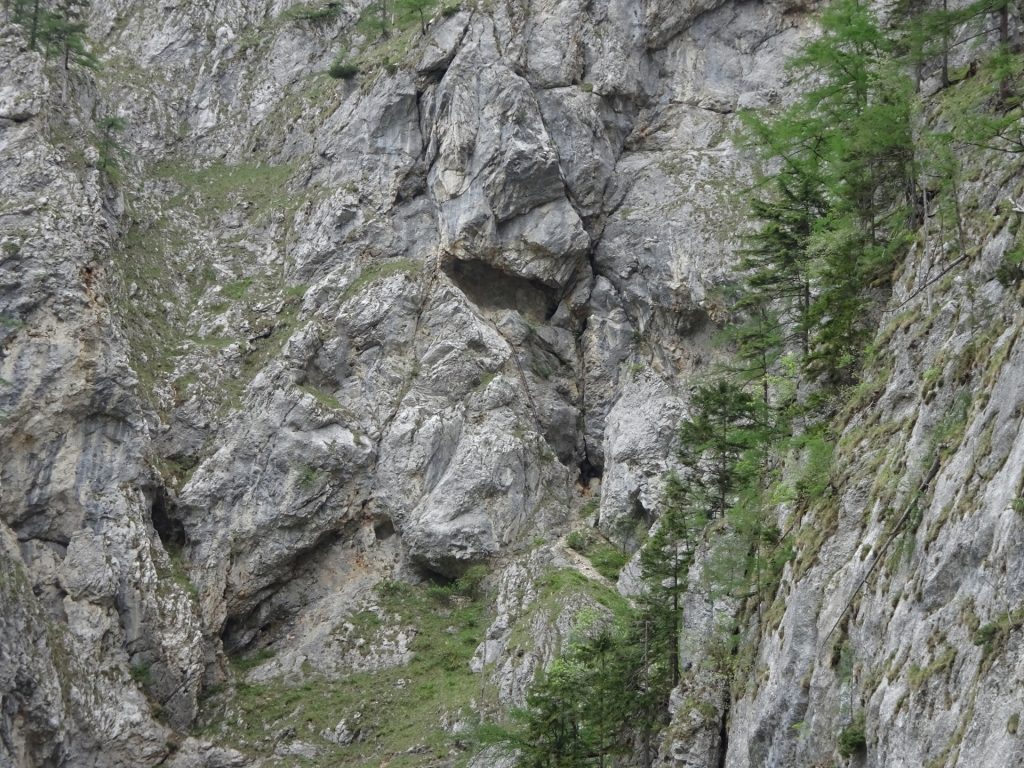 The "Teufelsbadstube" (zoomed in)