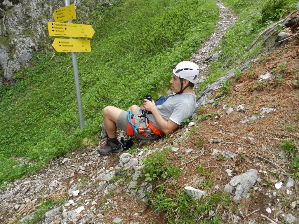 Crossing between Wildfährte and Bärenlochsteig. Turn left here! (also a perfect place for a break)