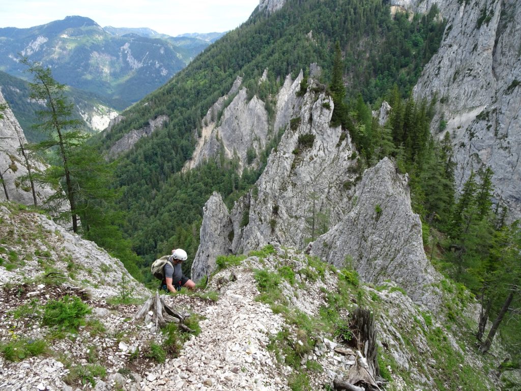 Robert climbs up at the lower part of Wildfährte