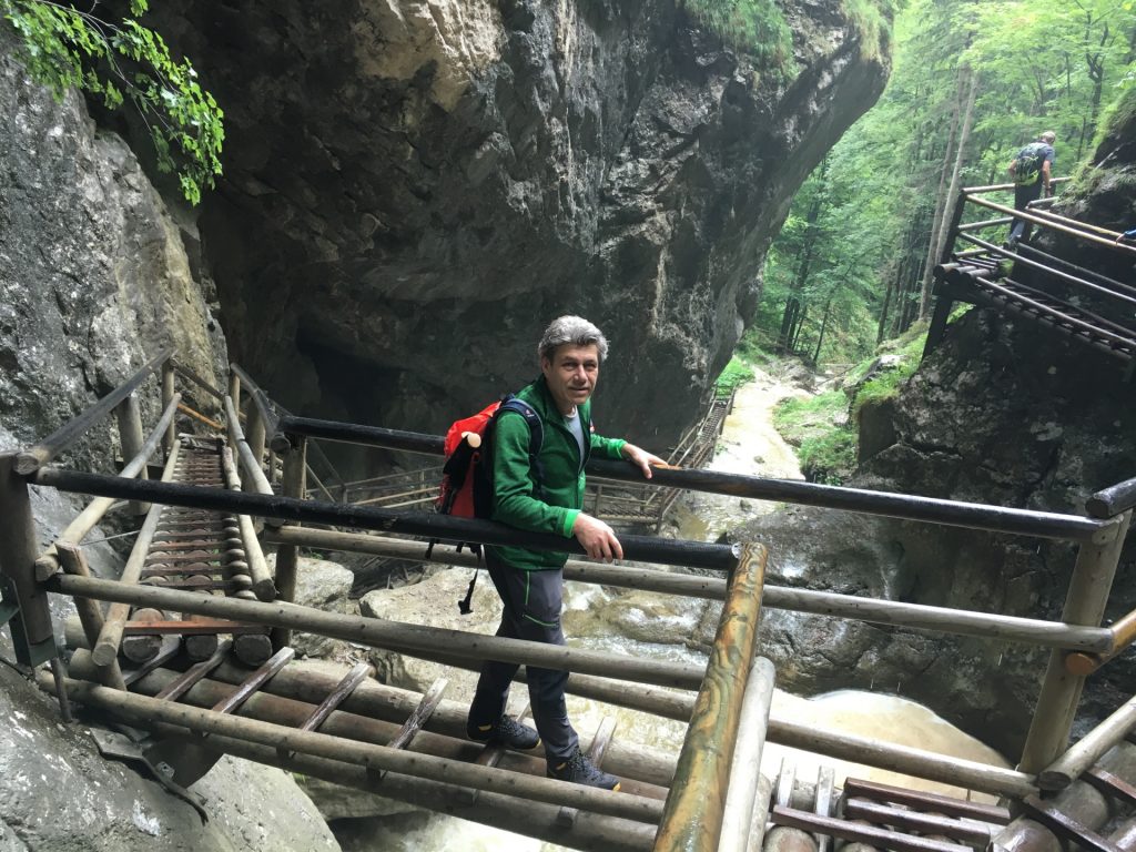 Nader to turn in to the viewing platform of the big waterfall