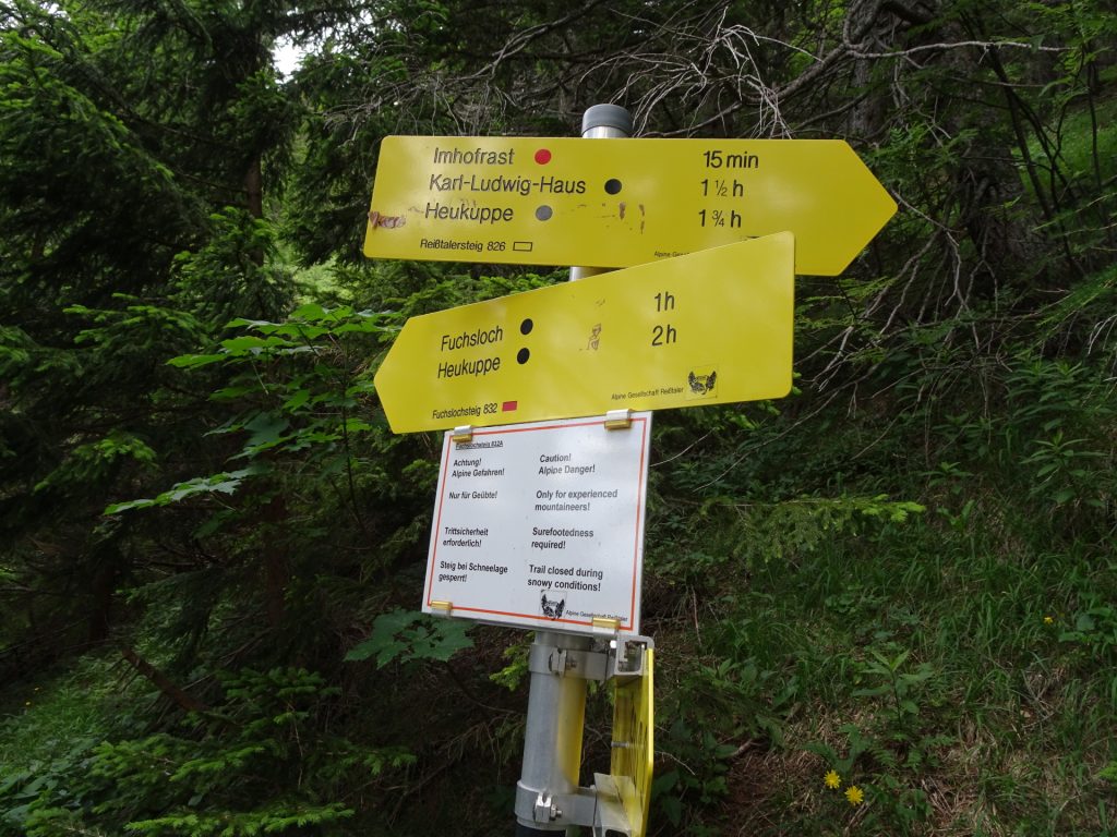 Follow the red marked trail towards "Fuchsloch"