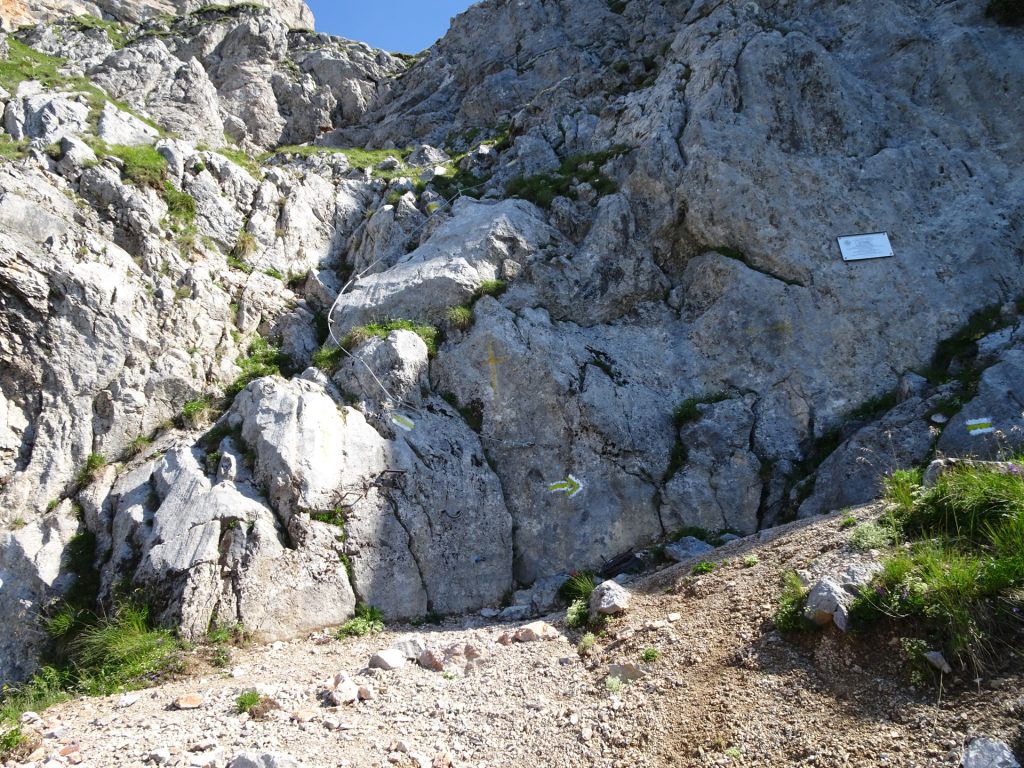 The start of "Reißtalersteig" (ignore the right arrow)