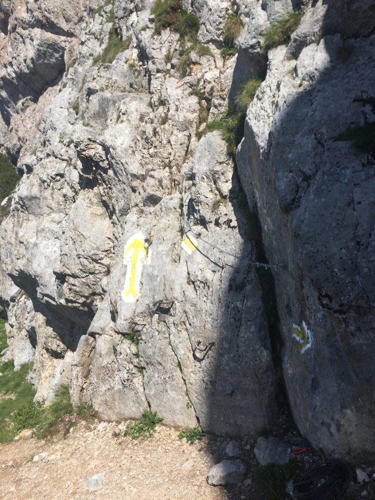 Follow the yellow arrow up (start of "Reißtalersteig")