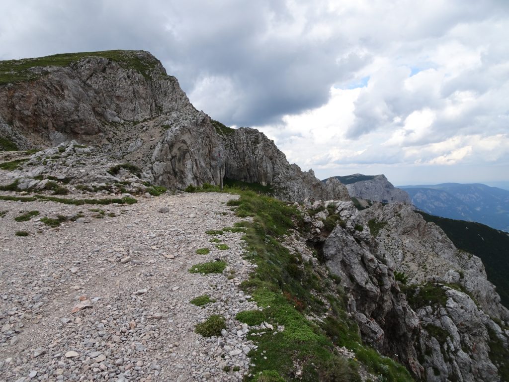 Crossing towards "Bismarcksteig" (right)