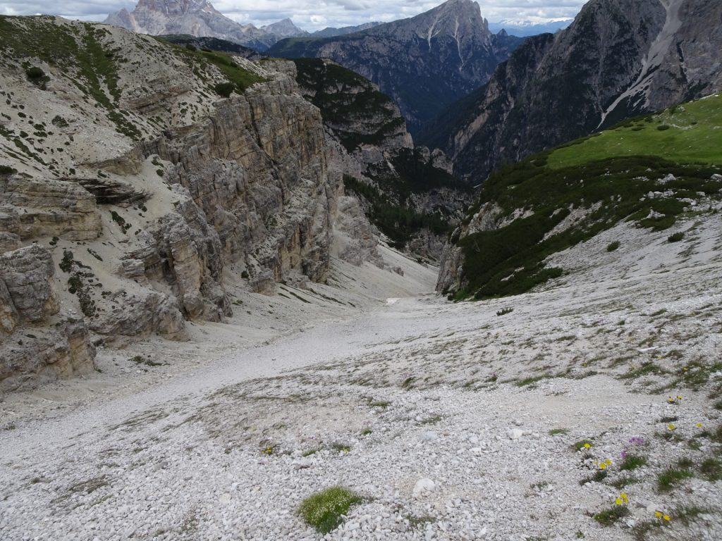 View on the trail towards the "tre cime" (three peeks)