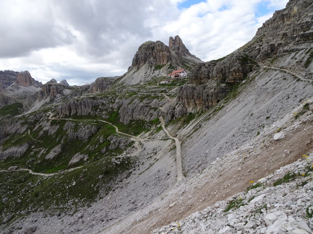 View back from the trail back to the parking