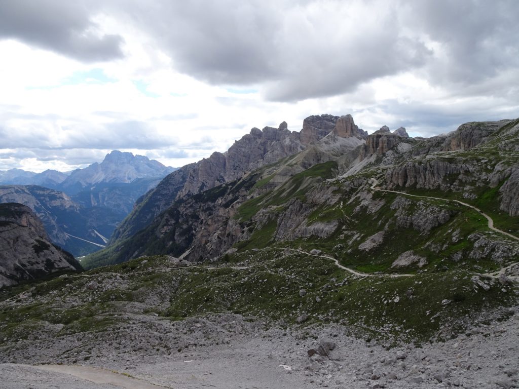 View back from the trail towards the parking