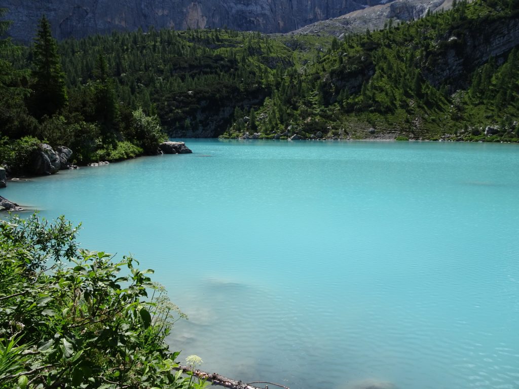 The "Sorapis lake" (Largo del Sorapis) from behind