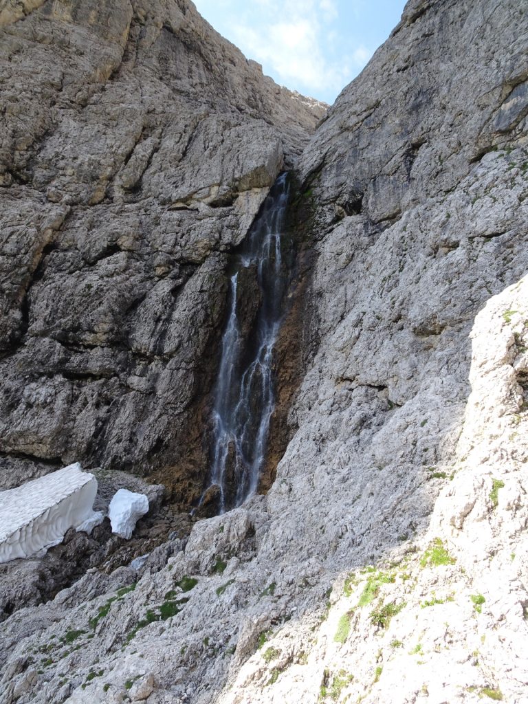 The upper Pisciadù waterfall (rest area)