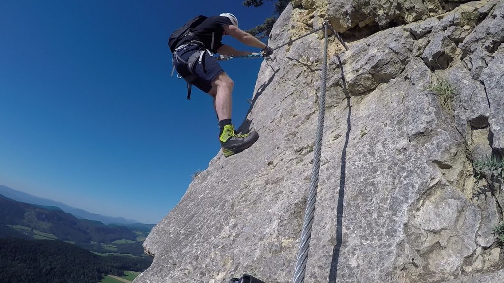 GV-Steig (Crux): the slippery and exposed traverse (between (5) & (6), C)