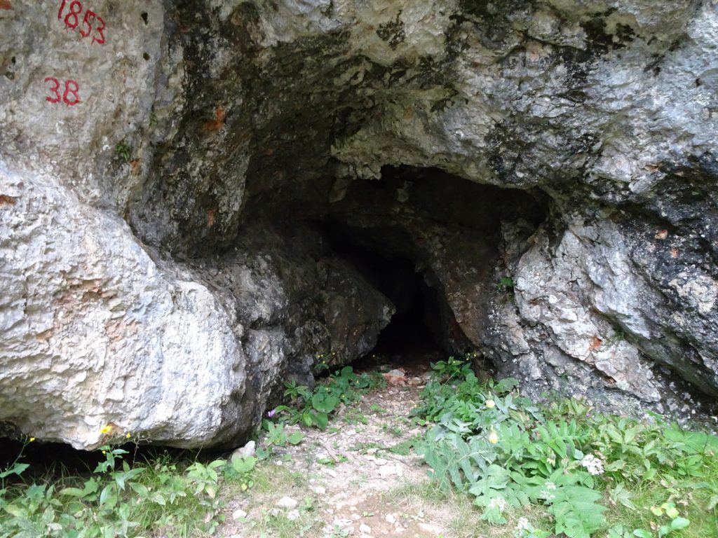 One of the caves next to the trail of Peter Jokel Steig
