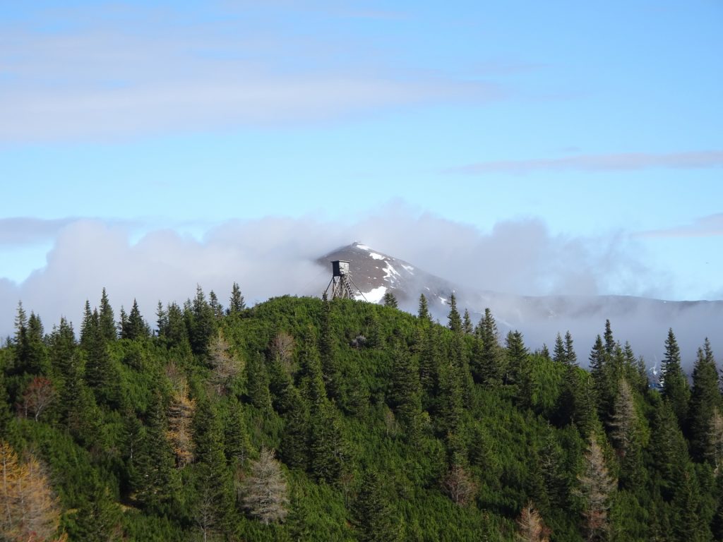 Impressive hunter&apos;s hut seen from the trail