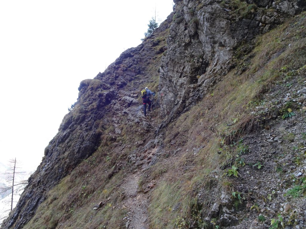 Robert towards the exit of "Gustav-Jahn-Steig" (crosses with "AV-Steig")