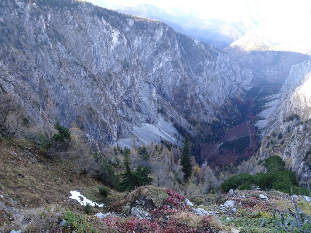 View downwards to the "Höllental" from "AV-Steig"