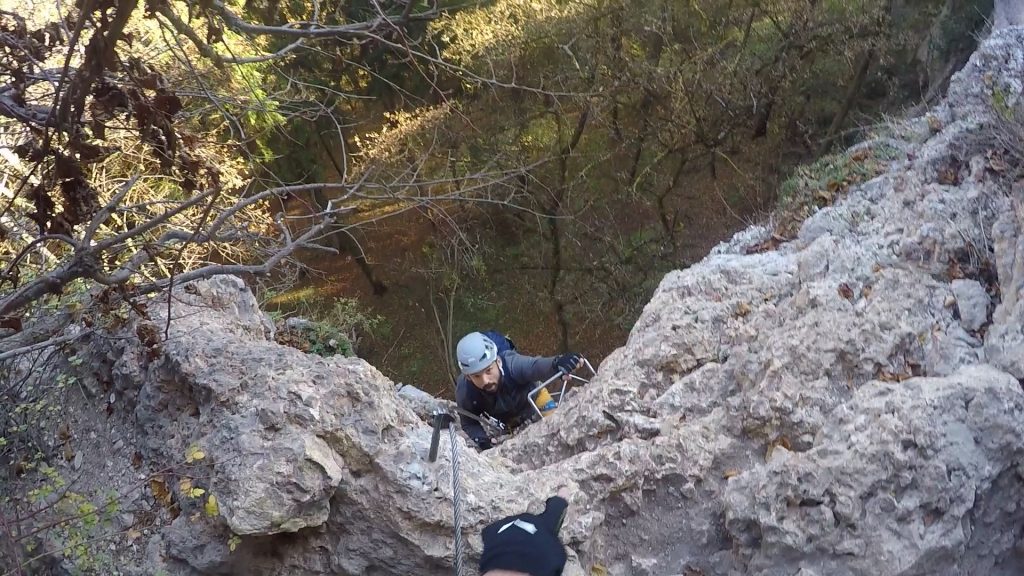 Stefan advises Predrag how to climb up