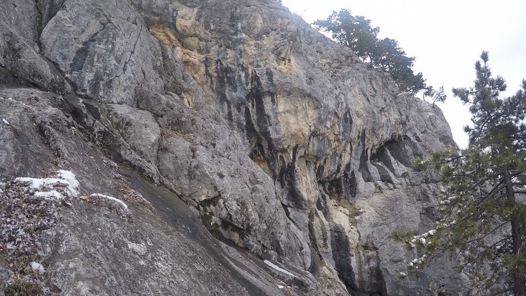 The exposed (and icy) traverse at "Steirerspur" (C)