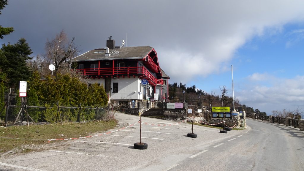 Passing by the "Kohlröserlhaus"