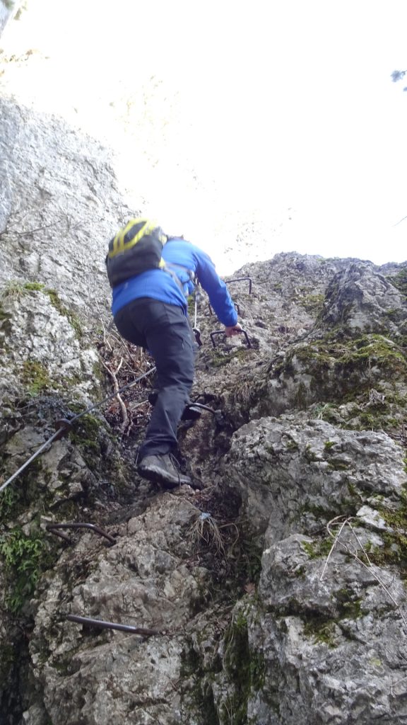 Robert climbs the first meters of "Leiterlsteig"