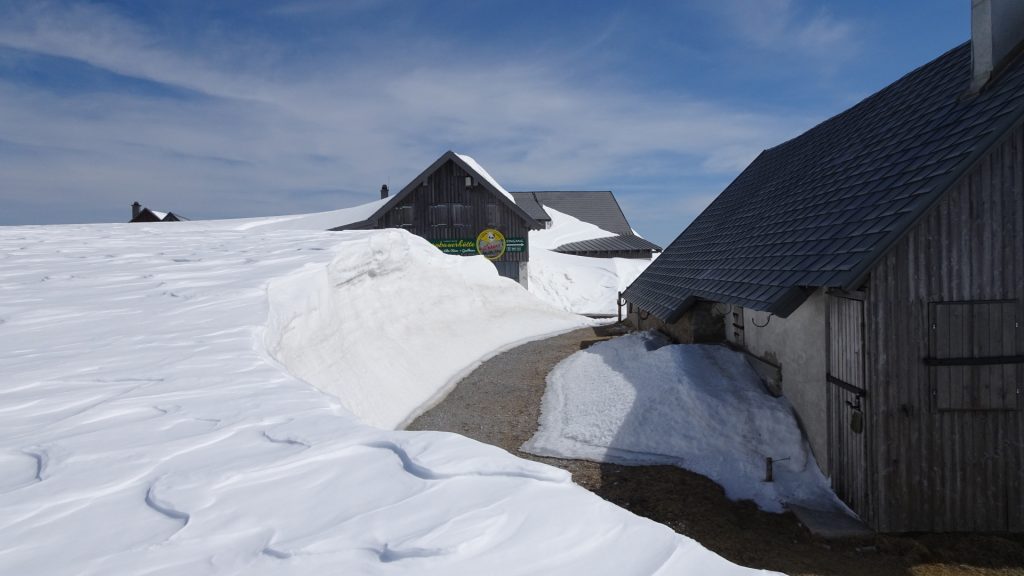 The "Lurgbauerhütte" covered in snow