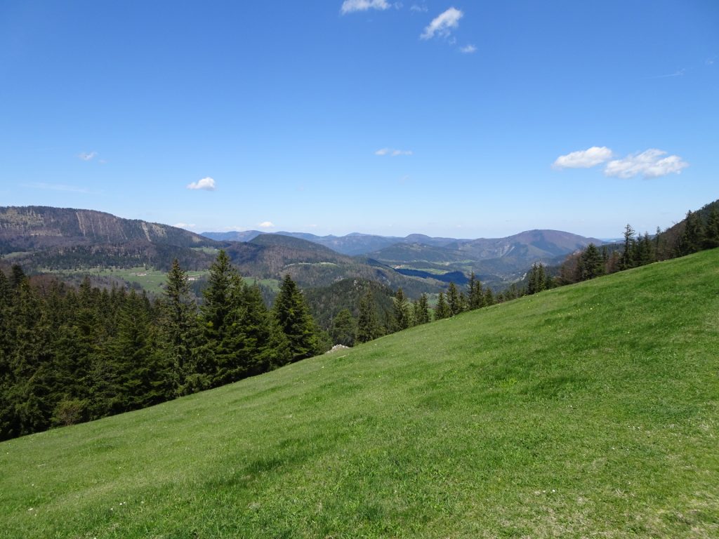 View from the trail towards "Rastkreuzsattel"