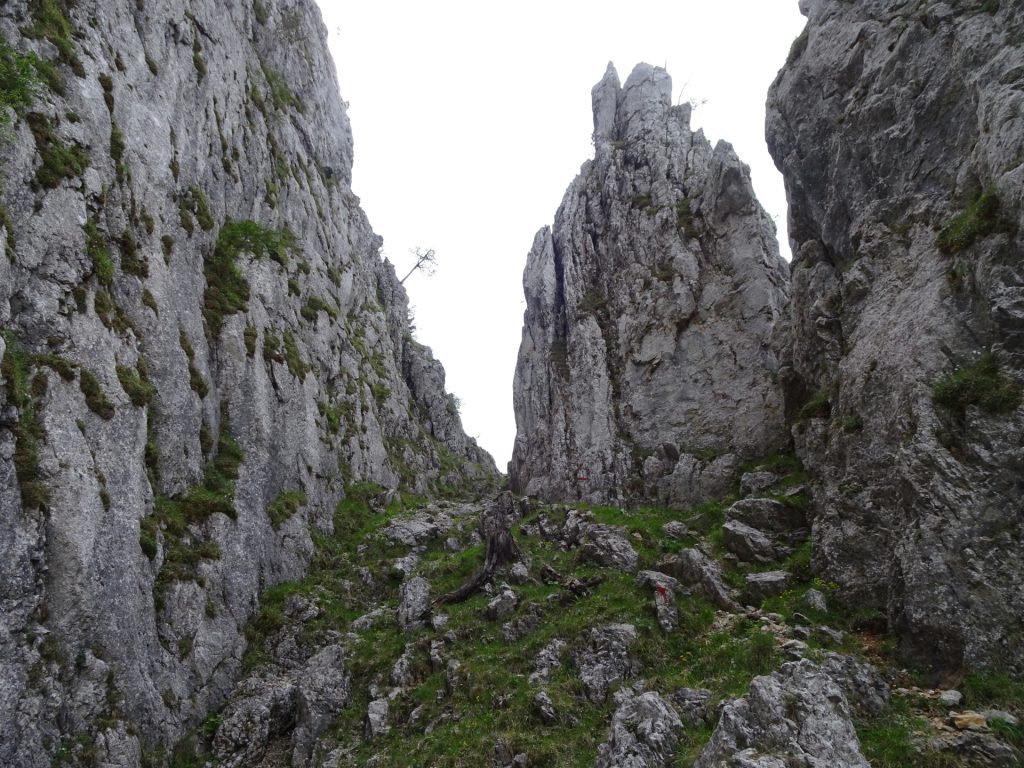 The "Preintaler-Turm" (pass by on its left side)