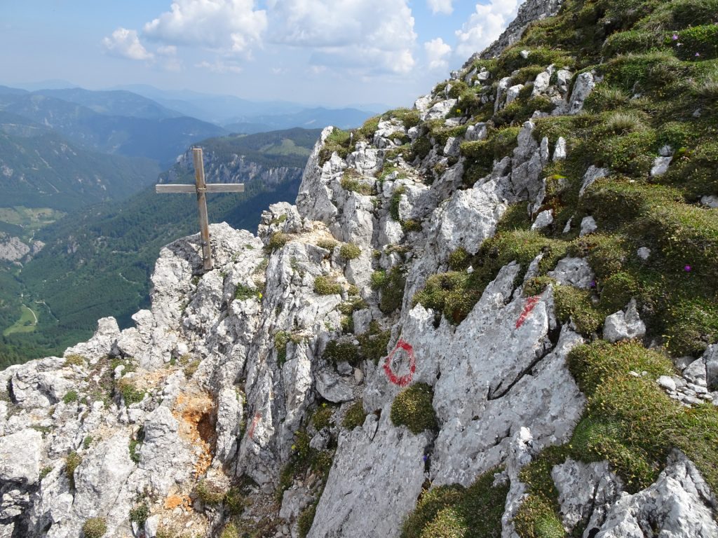 Summit cross at the exit of "Wildes Gamseck" (UIAA II)
