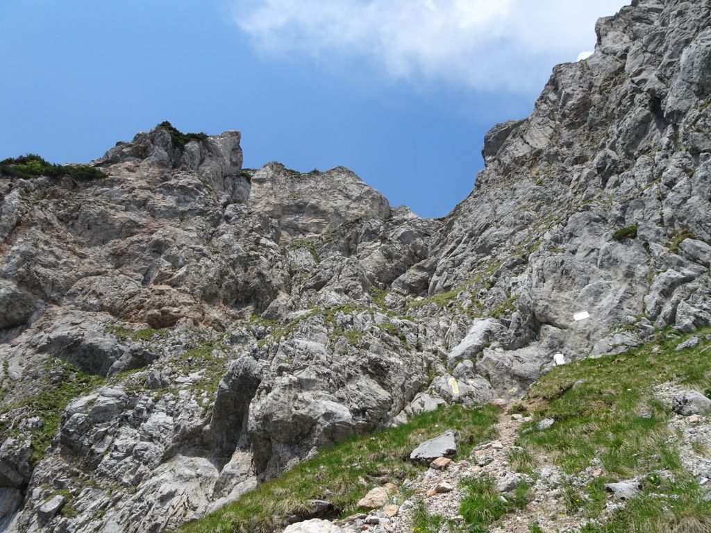 View back at the "Reißtalersteig" via ferrata (the yellow arrow marks the beginning!)