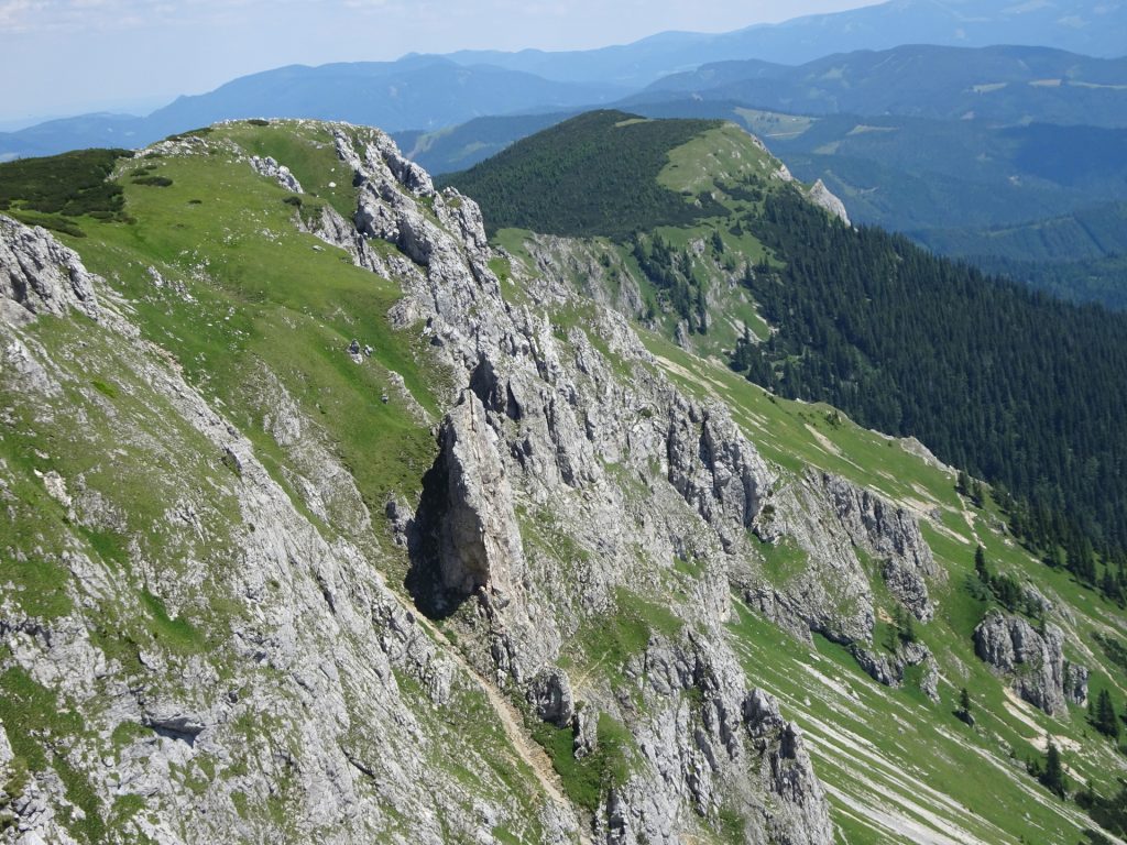 Impressive rock formations seen from the ridge (view back)