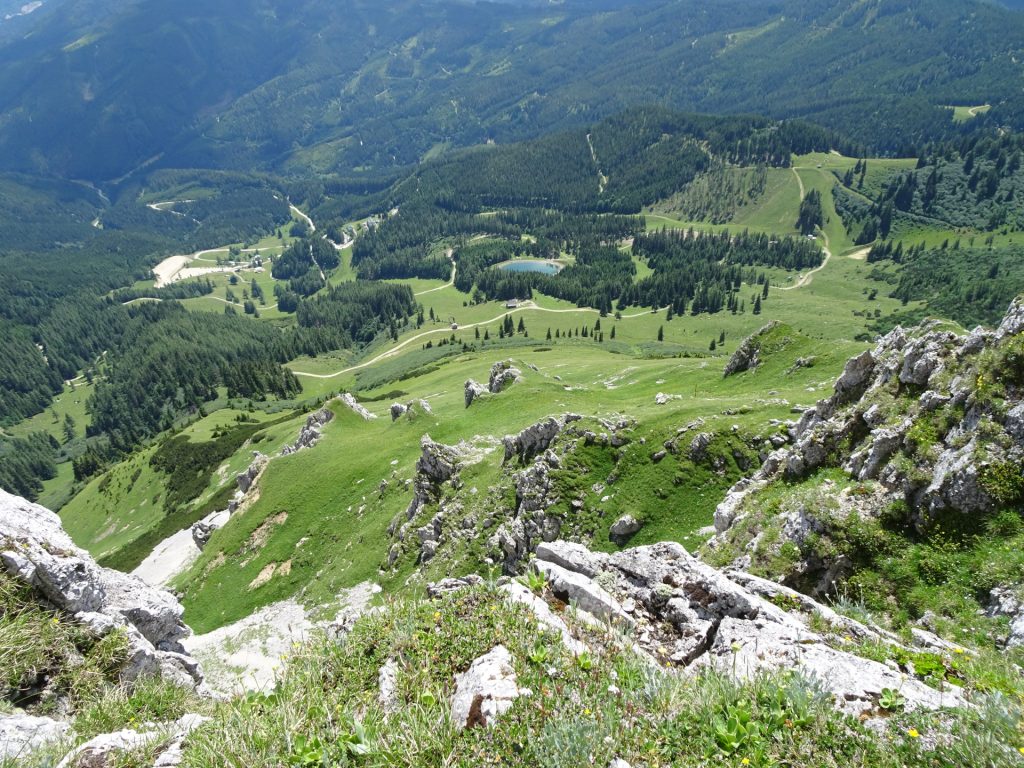View into the valley from the plateau