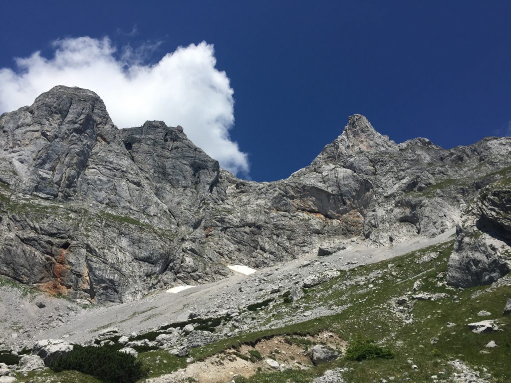 Impressive alpine scenery seen from the trail