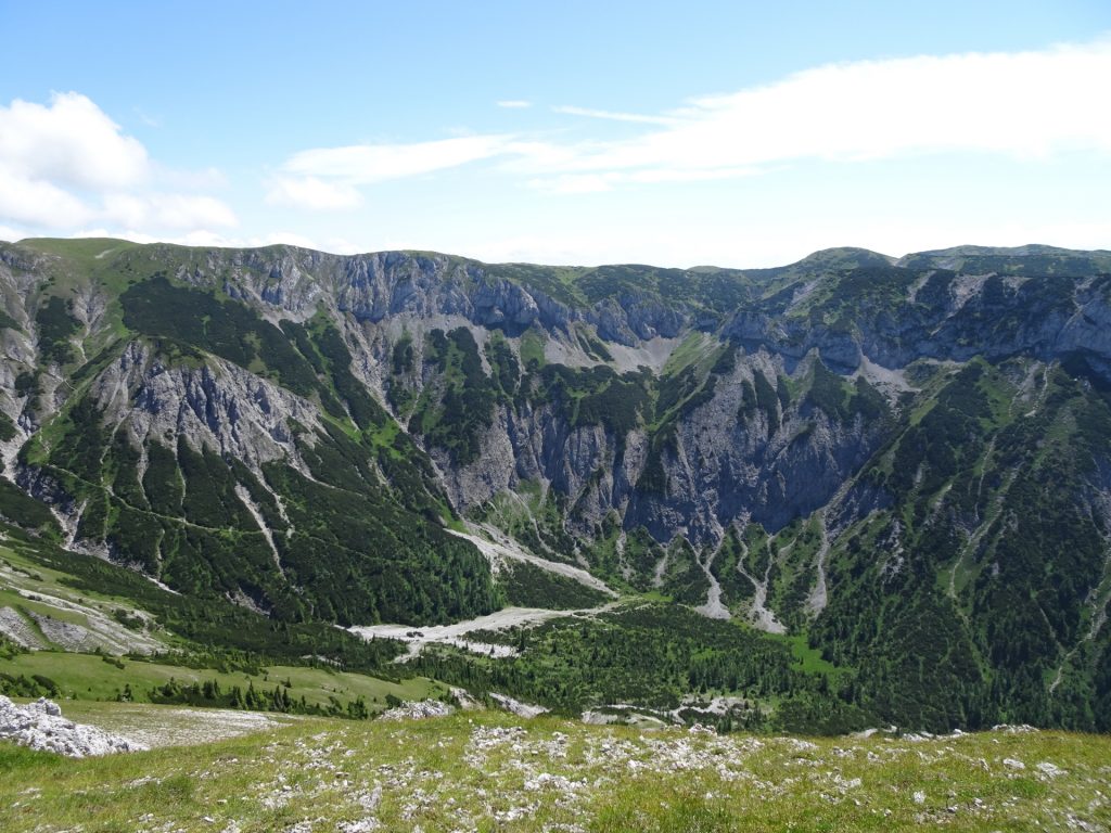 View down into the valley from "Kleine Mitterbergwand"