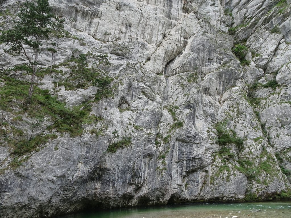 Looking at the "Wasserverschneidung" climbing route (UIAA 6+)