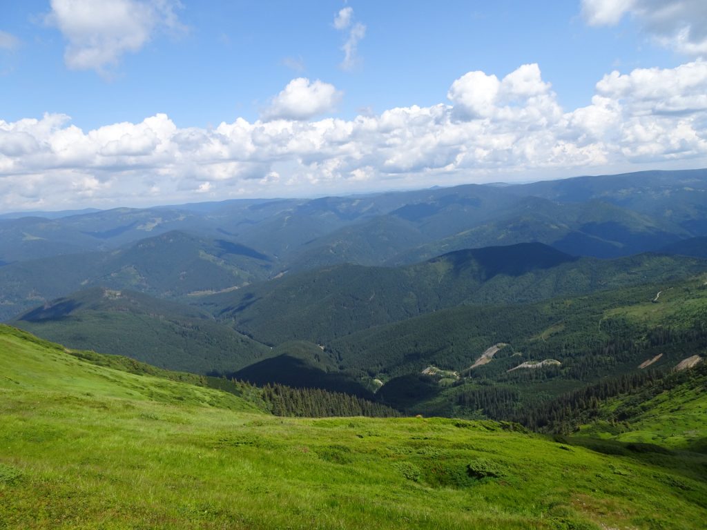View from trail towards "Vârful Toroioaga"