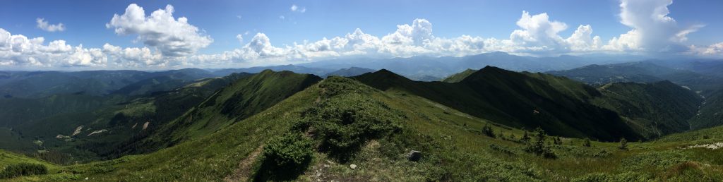 Impressive scenic panorama view from "Vârful Toroioaga"