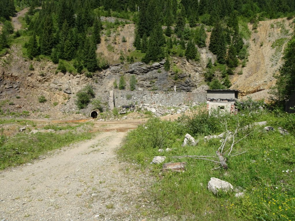 Approaching the abandoned mine